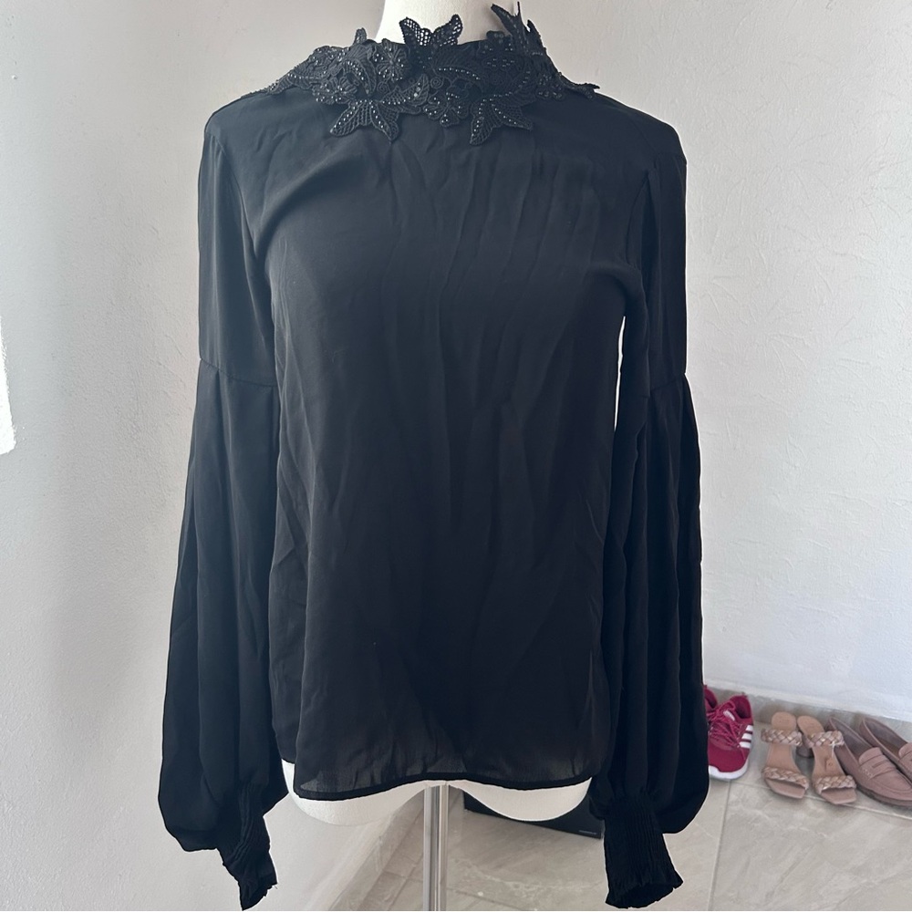 🖤 Zara Black Top with Lace Collar – Elegant & Versatile | Long Sleeves 🖤